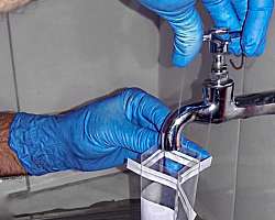 Laboratório para análise de água potável